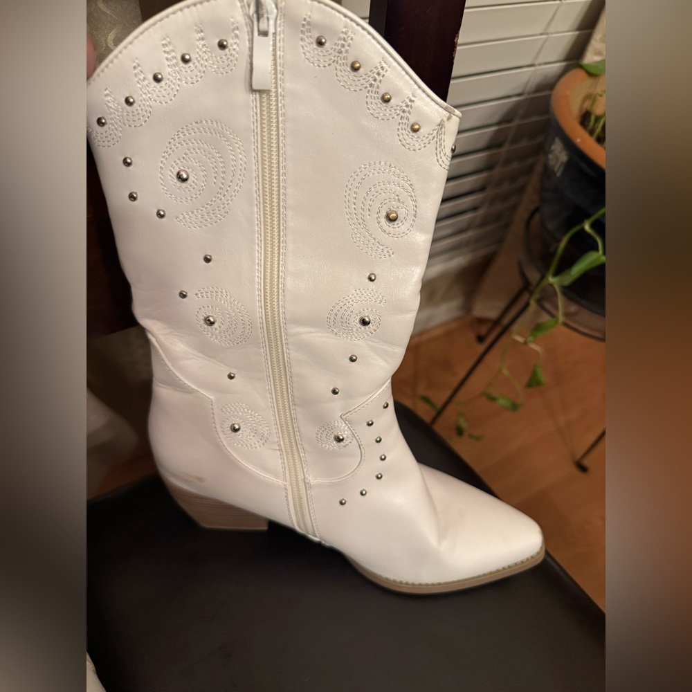 Dream Pairs White Heeled Western Boots - Picture 2 of 11